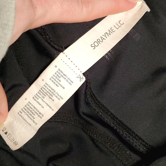 Sommer Ray Black Leggings with Mesh & Pockets - Size Medium (fits a 6-8) - Picture 14 of 16